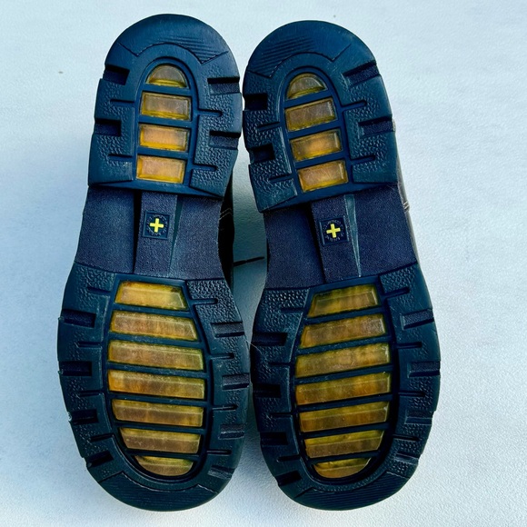 Dr. Martens \